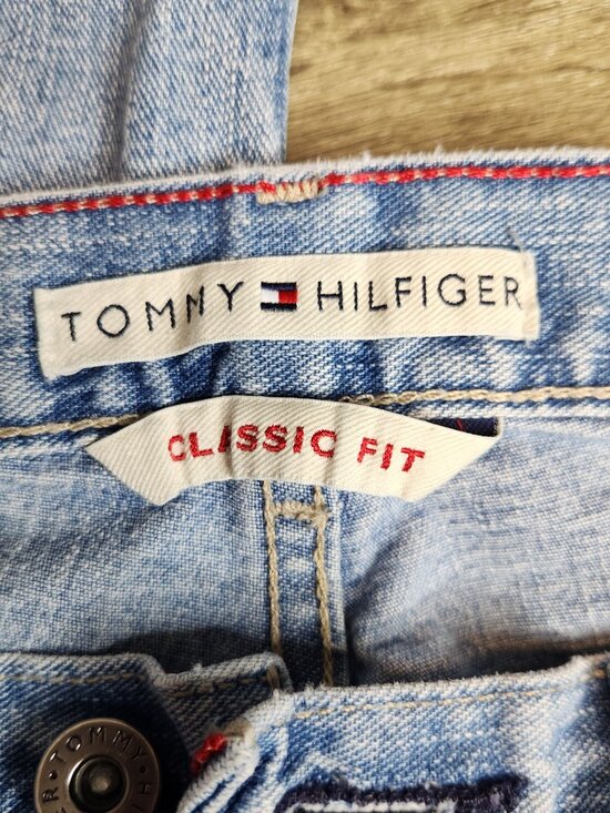 Tommy Hilfiger Classic Fit Jeans Light Wash Size 4A - Picture 4 of 10